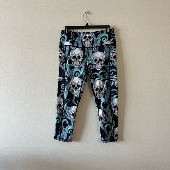CVG Constantly Varied Gear Kraken Skull Crop Leggings Pockets M Black Blue Squat - Picture 1 of 8